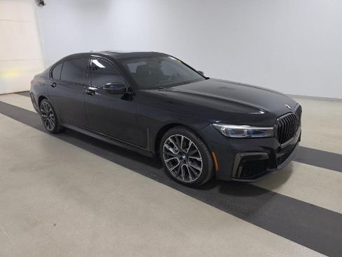 Used 2020 BMW 740i xDrive w/ M Sport Package AWD/4WD image 3