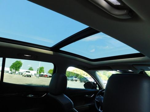 Used 2022 Buick Envision Essence w/ Technology Package I FWD image 6