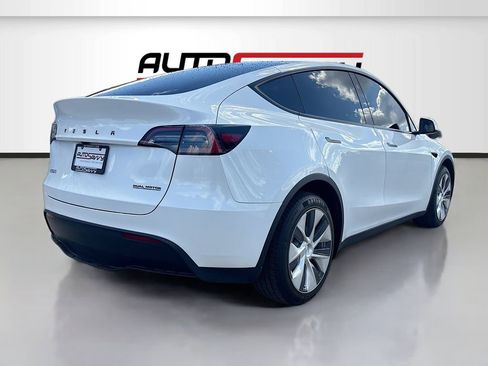 Used 2024 Tesla Model Y Long Range image 7