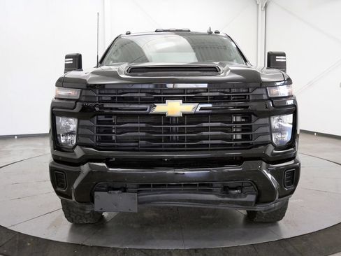 Used 2024 Chevrolet Silverado 2500 Custom w/ Custom Value Package AWD/4WD image 2
