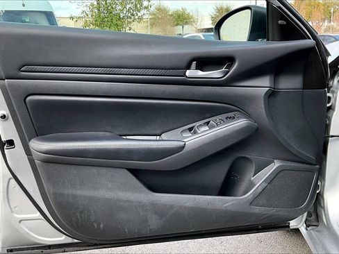 Used 2024 Nissan Altima 2.5 SV image 25