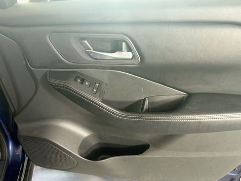 Used 2025 Nissan Rogue SV AWD/4WD image 31