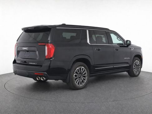 Used 2023 GMC Yukon XL Denali Ultimate AWD/4WD image 4