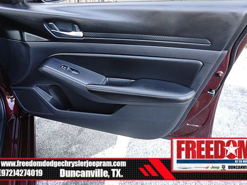 Used 2025 Nissan Altima 2.5 SV FWD image 39