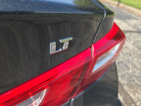 Used 2018 Chevrolet Malibu LT FWD image 9