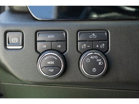 Used 2025 Chevrolet Silverado 1500 LT AWD/4WD image 3