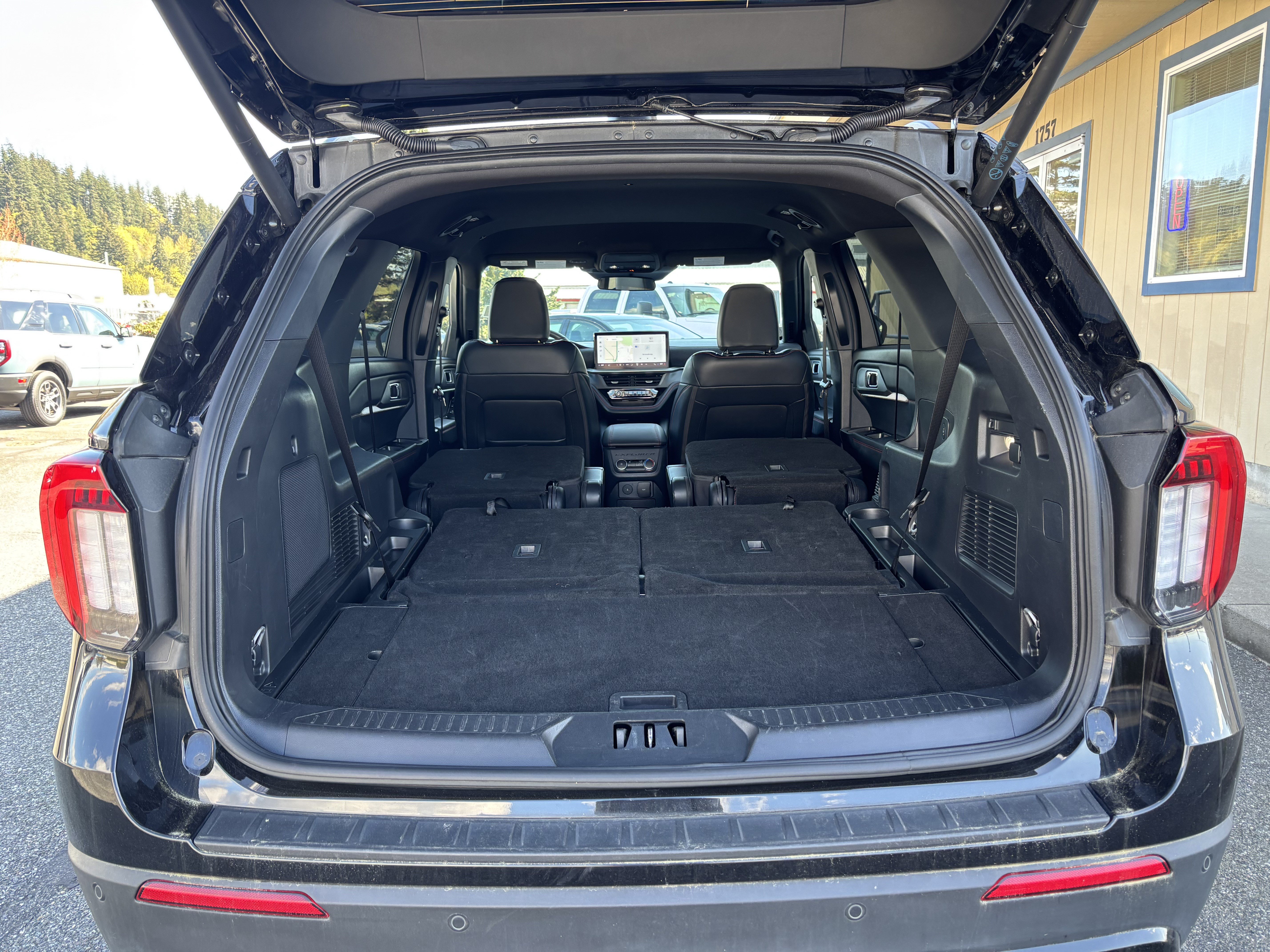 Used 2025 Ford Explorer ST-Line AWD/4WD image 26