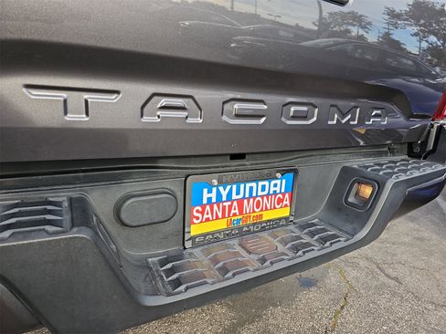 Used 2022 Toyota Tacoma SR image 38