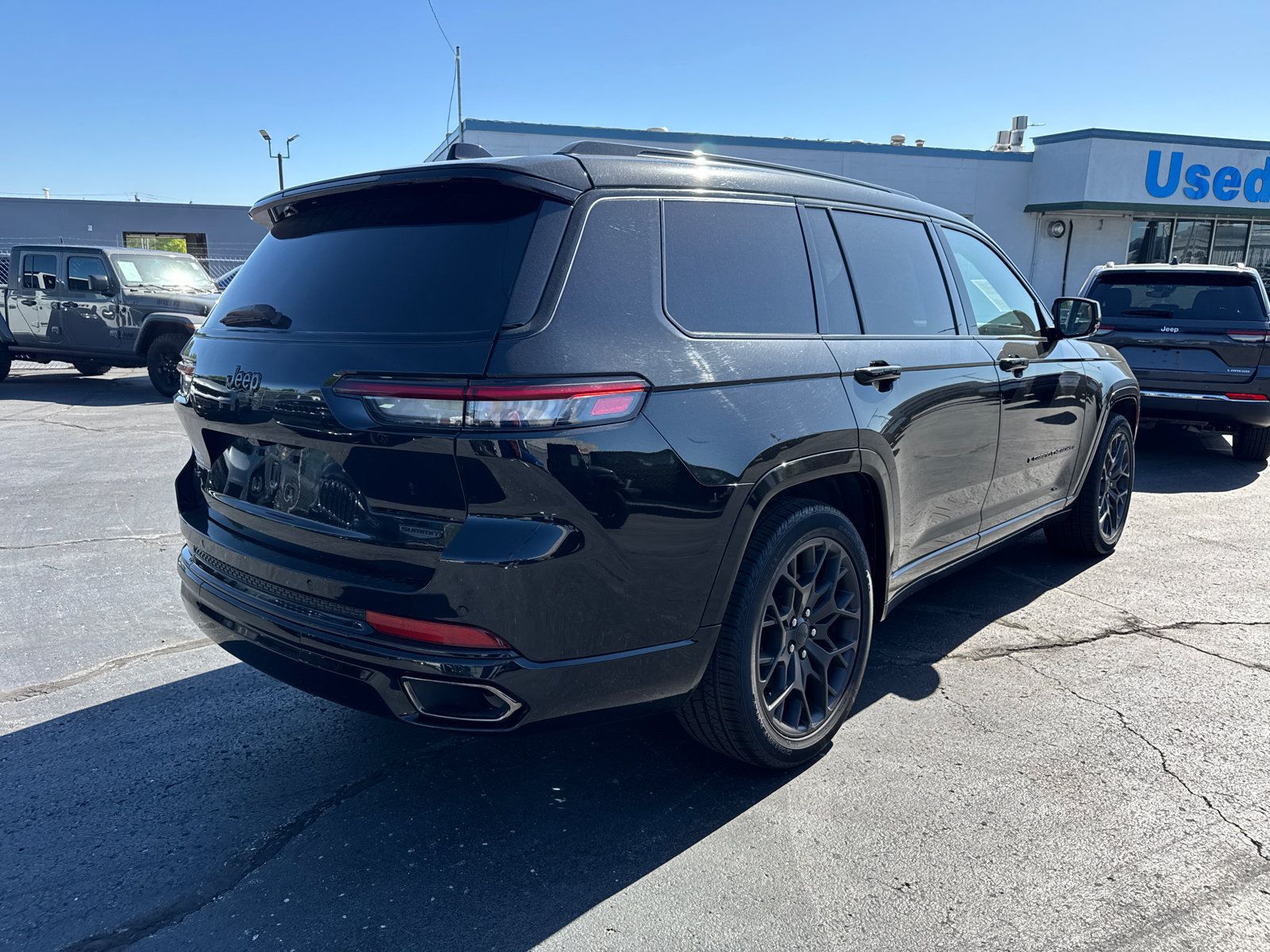 Used 2024 Jeep Grand Cherokee L Summit AWD/4WD image 5