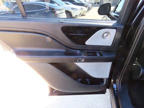 Certified 2023 Lincoln Aviator Reserve w/ Equipment Group 201A image 18