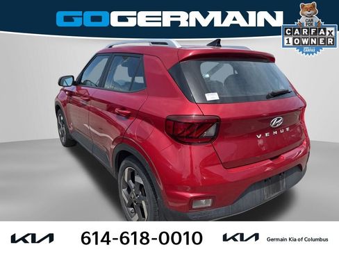 Used 2022 Hyundai Venue Limited FWD image 2