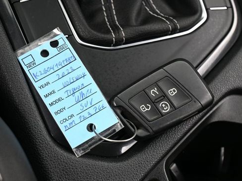 Used 2022 Volkswagen Tiguan SE R-Line image 28
