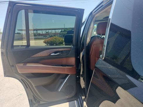 Used 2015 Cadillac Escalade Luxury AWD/4WD image 20