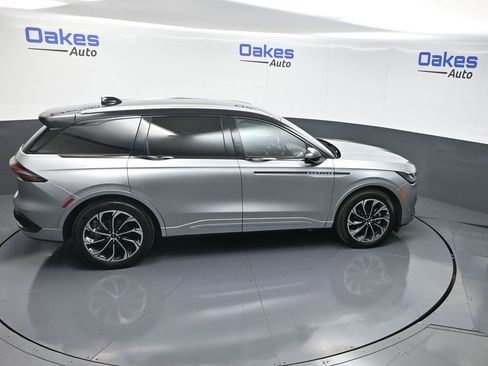 Used 2024 Lincoln Nautilus Reserve image 52