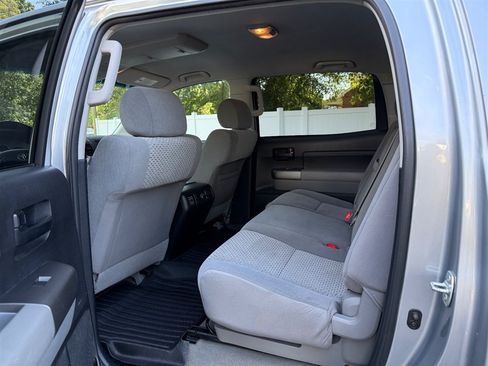 Used 2010 Toyota Tundra 4x4 CrewMax image 16