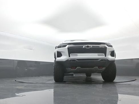 Used 2024 Chevrolet Colorado ZR2 w/ Safety Package AWD/4WD image 32