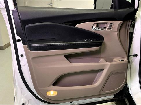 Used 2018 Honda Pilot Touring image 20