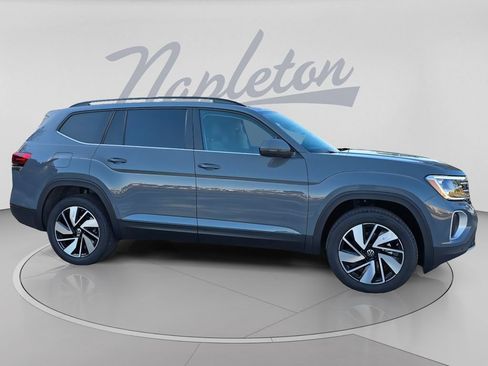 New 2026 Volkswagen Atlas SE FWD image 3