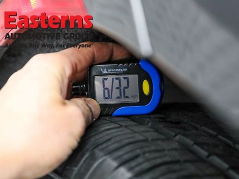 Used 2023 Chrysler Pacifica Touring-L image 30