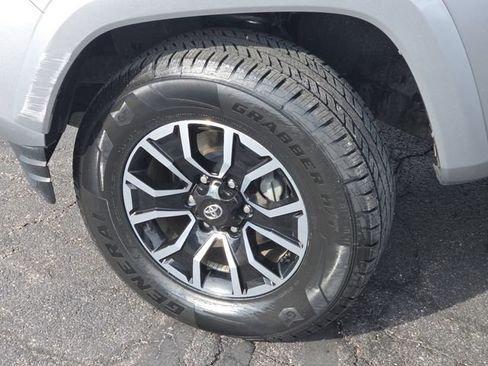 Used 2022 Toyota Tacoma TRD Sport w/ Technology Package RWD image 20