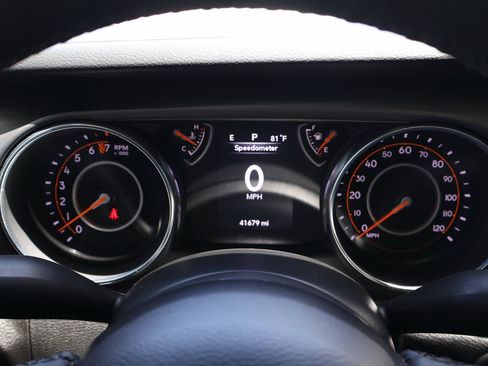 Used 2023 Jeep Gladiator Sport AWD/4WD image 13