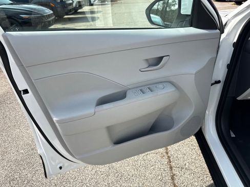 New 2026 Hyundai Kona SE image 10