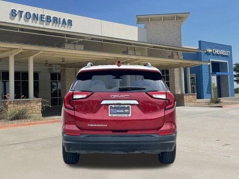 Used 2022 GMC Terrain SLE w/ Driver Convenience Package image 6
