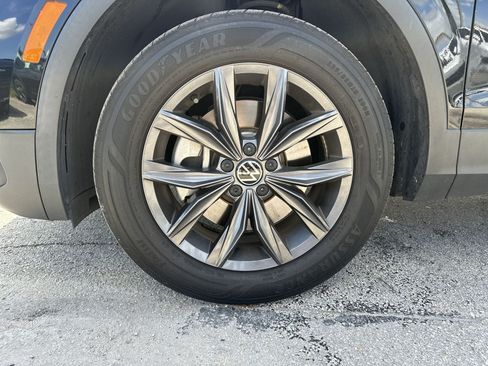 Used 2023 Volkswagen Tiguan SE FWD image 18