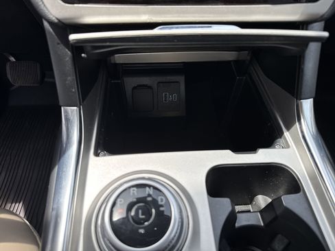 Used 2022 Ford Explorer XLT w/ Equipment Group 202A image 35