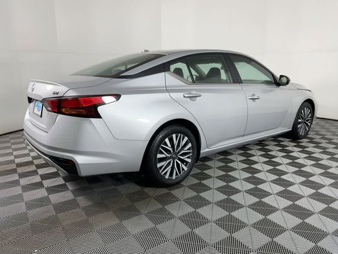 Used 2024 Nissan Altima 2.5 SV image 8