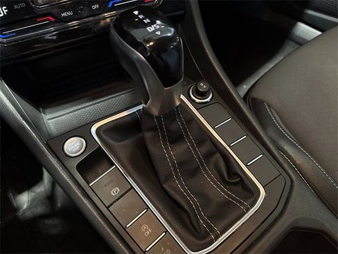 Used 2025 Volkswagen Jetta SE image 21