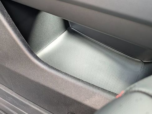 New 2026 Chevrolet Traverse RS w/ LPO, Floor Liner Package FWD image 28