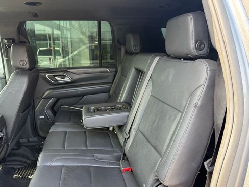 Used 2022 Chevrolet Suburban LT RWD image 29
