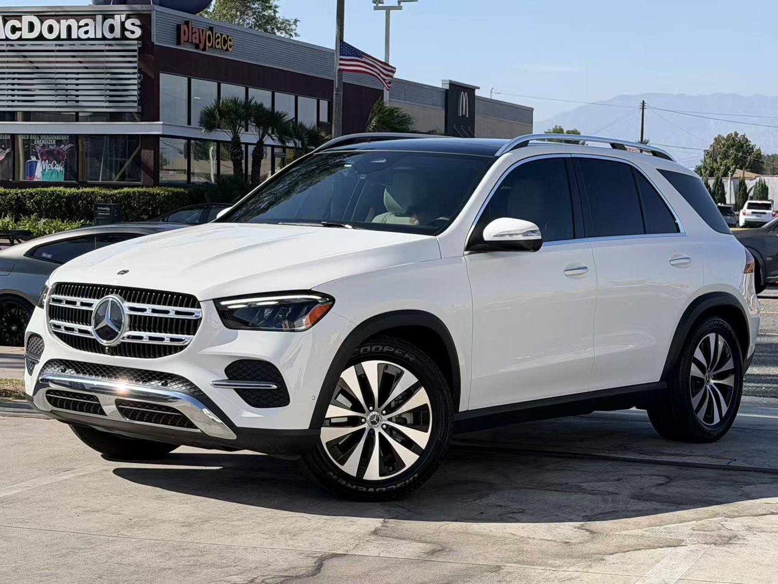 Used 2025 Mercedes-Benz GLE 450 4MATIC image 2