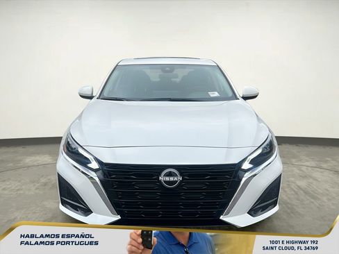 Used 2025 Nissan Altima 2.5 SV w/ SV Premium Package image 9