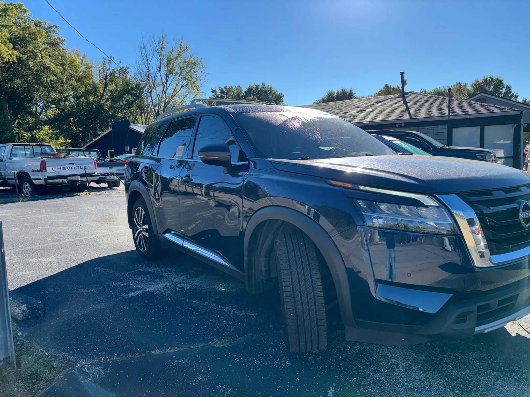 Used 2024 Nissan Pathfinder Platinum w/ Cargo Package FWD image 7