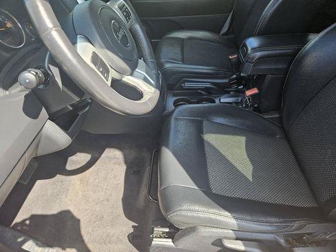 Used 2017 Jeep Compass Latitude AWD/4WD image 14