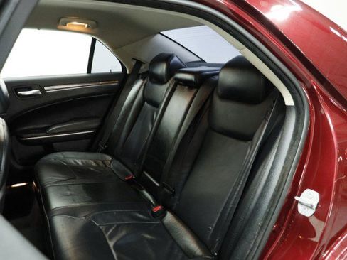 Used 2017 Chrysler 300 Limited RWD image 28