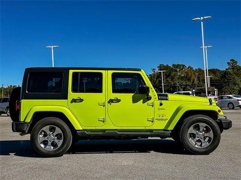 Used 2016 Jeep Wrangler Unlimited Sahara w/ Connectivity Group image 9