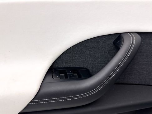 Used 2022 Tesla Model X image 37