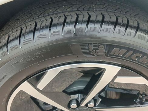 Used 2024 Chevrolet Equinox EV LT FWD image 26