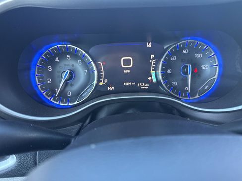 Used 2021 Chrysler Pacifica Touring-L w/ Uconnect Theater Family Group image 21