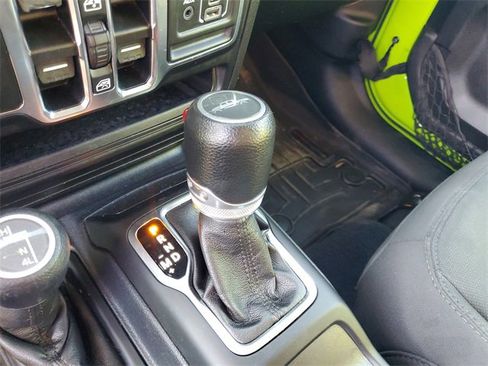 Used 2021 Jeep Gladiator Willys image 23