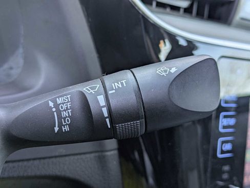 Used 2018 Toyota Corolla LE image 23