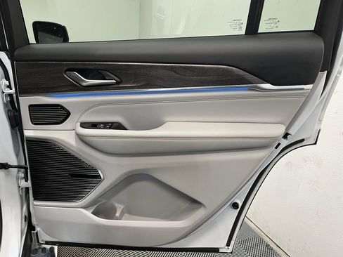 Used 2023 Jeep Grand Cherokee L Overland w/ Rear Seat Video Group I image 18