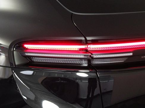 Used 2025 Porsche Macan Electric image 13