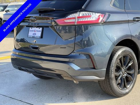 Certified 2023 Ford Edge SE w/ Black Appearance Package image 8