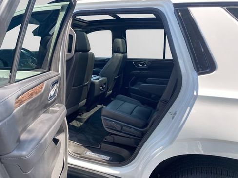 Used 2022 Chevrolet Tahoe Z71 w/ Luxury Package AWD/4WD image 9