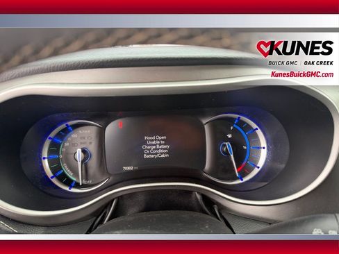 Used 2022 Chrysler Pacifica Touring-L w/ Uconnect Theater Family Group image 15