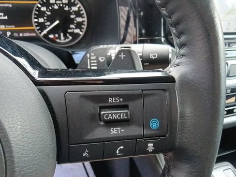 Used 2024 Nissan Pathfinder SL AWD/4WD image 19